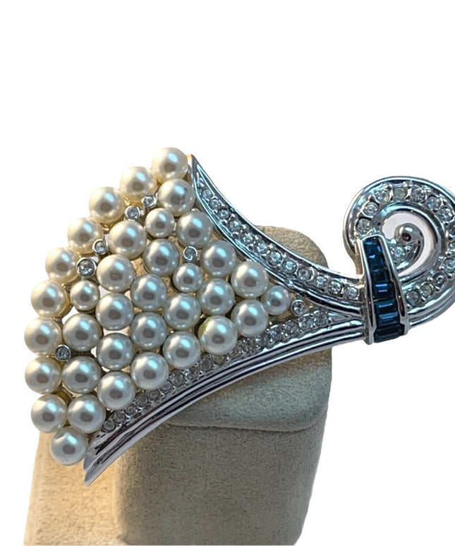 VTG C1960s silver rhodium plated Butler Faux pearl rhinestone brooch FAC