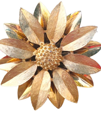 Vintage gold flower Daisey brooch