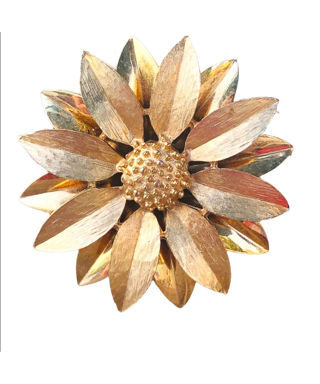 Vintage gold flower Daisey brooch