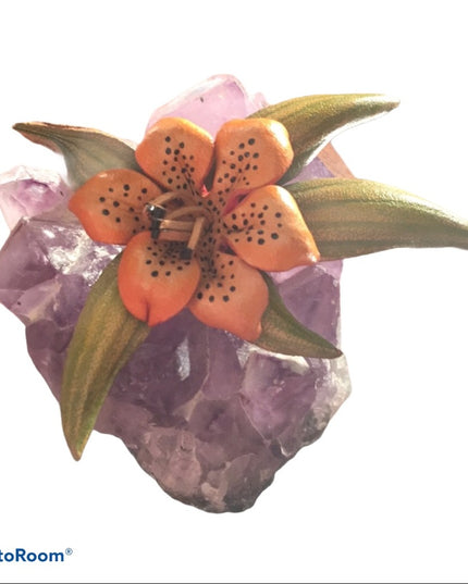 - Vintage Leather Island flower brooch