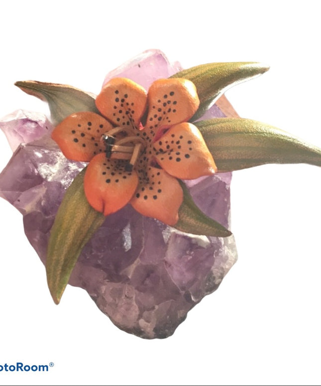 - Vintage Leather Island flower brooch
