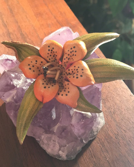 - Vintage Leather Island flower brooch