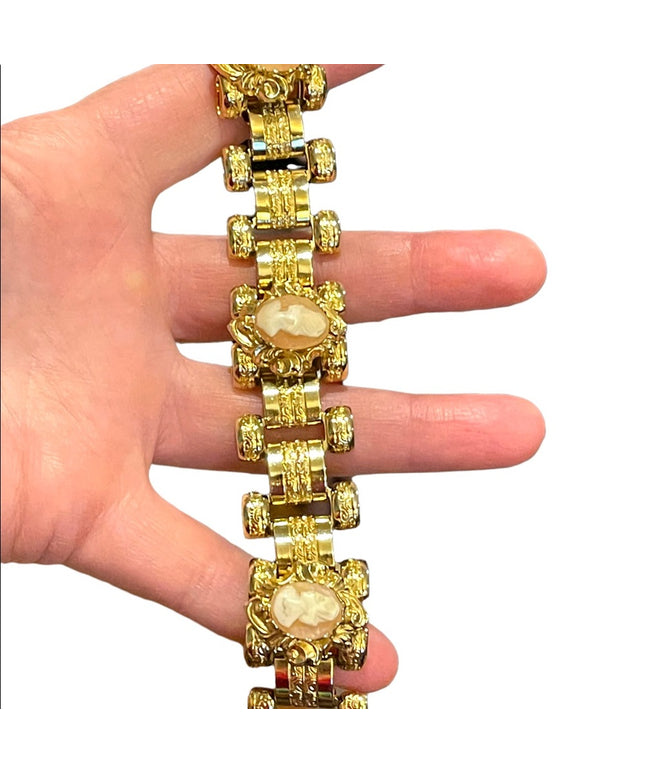 Vintage 1950s Gold shell Cameo Book chain link Fancy bracelet Stunning etching