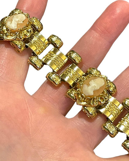 Vintage 1950s Gold shell Cameo Book chain link Fancy bracelet Stunning etching