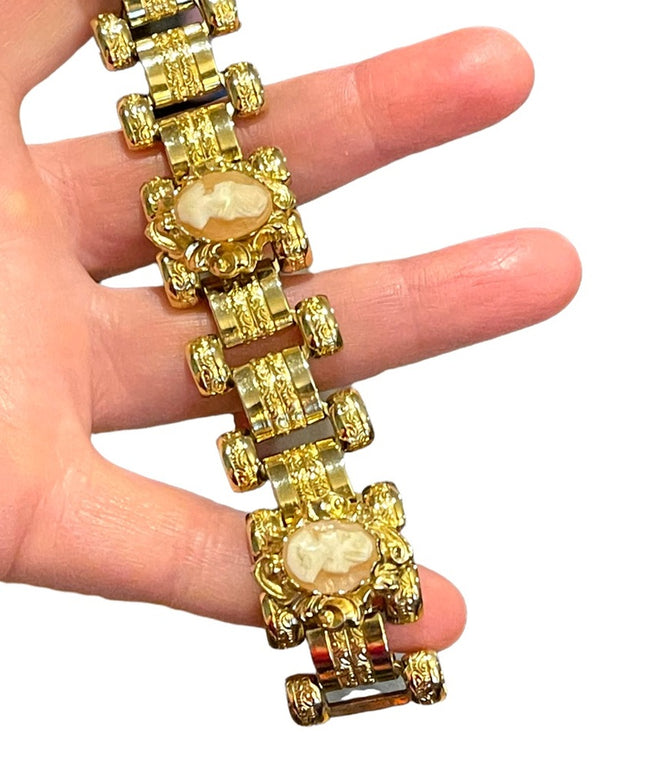 Vintage 1950s Gold shell Cameo Book chain link Fancy bracelet Stunning etching