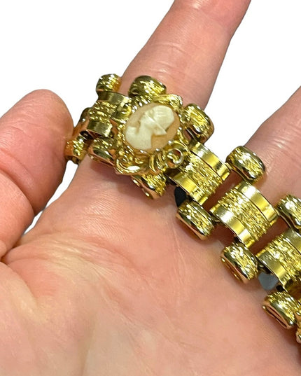 Vintage 1950s Gold shell Cameo Book chain link Fancy bracelet Stunning etching