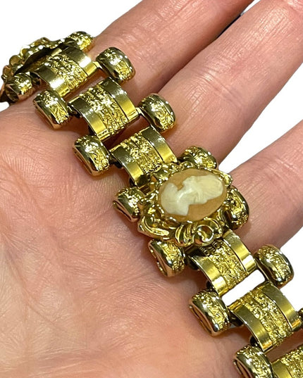 Vintage 1950s Gold shell Cameo Book chain link Fancy bracelet Stunning etching