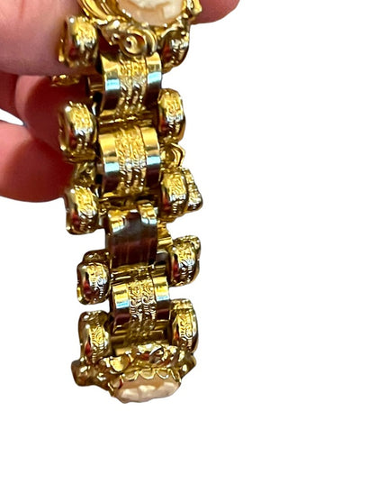 Vintage 1950s Gold shell Cameo Book chain link Fancy bracelet Stunning etching