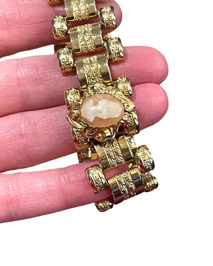 Vintage 1950s Gold shell Cameo Book chain link Fancy bracelet Stunning etching