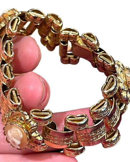 Vintage 1950s Gold shell Cameo Book chain link Fancy bracelet Stunning etching