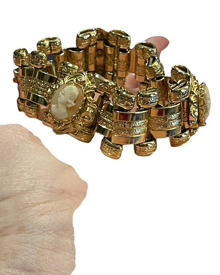 Vintage 1950s Gold shell Cameo Book chain link Fancy bracelet Stunning etching