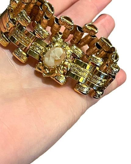 Vintage 1950s Gold shell Cameo Book chain link Fancy bracelet Stunning etching