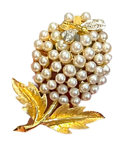 Vintage 1960s High quality gold finish flower faux pearl brooch butterfly