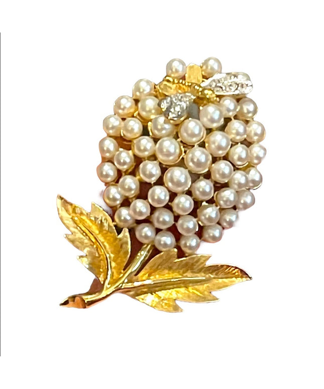 Vintage 1960s High quality gold finish flower faux pearl brooch butterfly