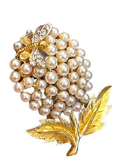 Vintage 1960s High quality gold finish flower faux pearl brooch butterfly