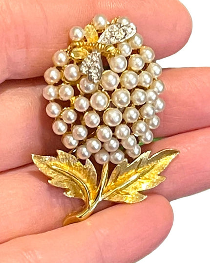 Vintage 1960s High quality gold finish flower faux pearl brooch butterfly