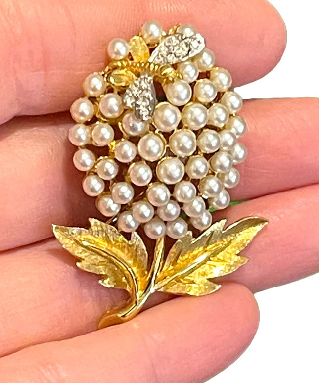 Vintage 1960s High quality gold finish flower faux pearl brooch butterfly