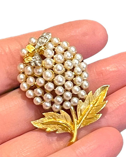 Vintage 1960s High quality gold finish flower faux pearl brooch butterfly