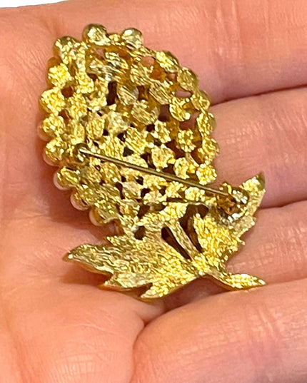 Vintage 1960s High quality gold finish flower faux pearl brooch butterfly