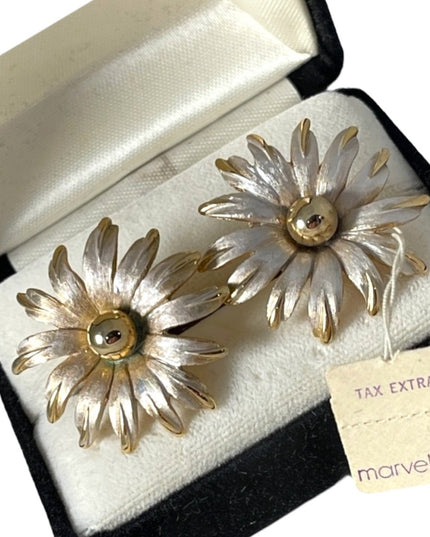 Vintage Marvella Pearl enamel daisey new cufflinks