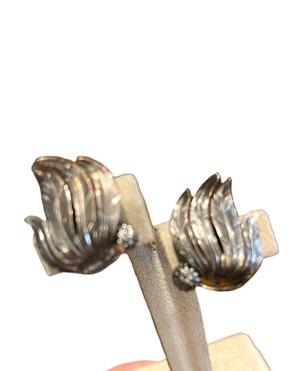 Vintage Silver leaf etched clip on earrings