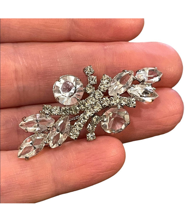 Vintage 1960s Juliana type Clear crystal spray sparkle bar brooch flower