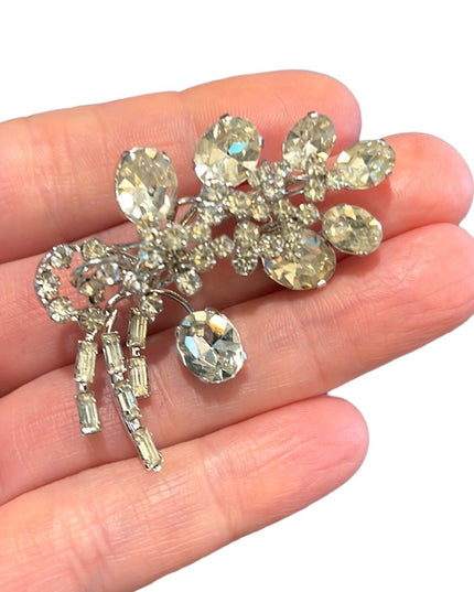 Vintage 1960s Crystal flower brooch clear silver