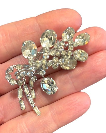 Vintage 1960s Crystal flower brooch clear silver