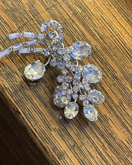 Vintage 1960s Crystal flower brooch clear silver
