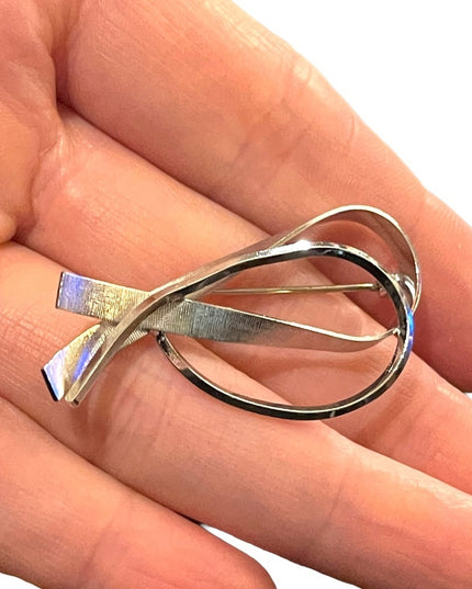 Vintage Catamore 12k White G old filled Bow ribbon brooch 2”