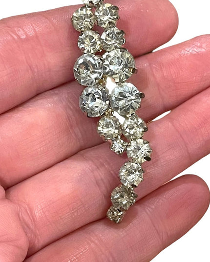 Vintage 1960s Crystal clear  2.5” bar brooch