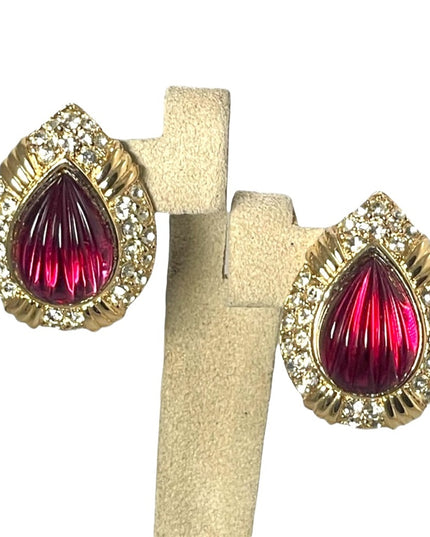 Stunning ruby red OSCAR DE LA RENTA rhinestone gold tear drop earrings pierced