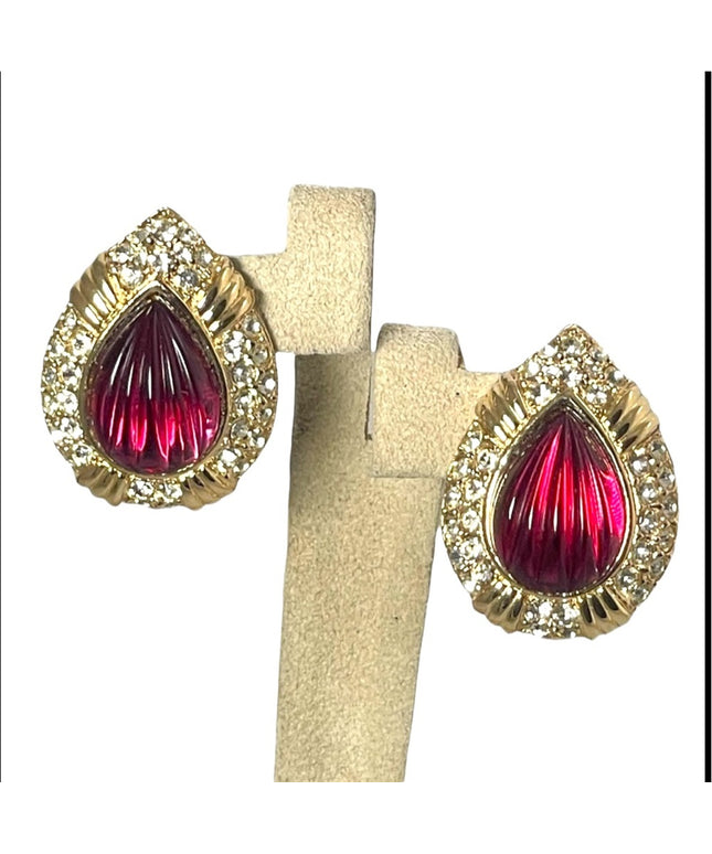 Stunning ruby red OSCAR DE LA RENTA rhinestone gold tear drop earrings pierced
