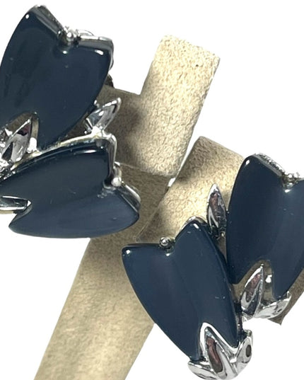 Vintage 1960s LISNER Thermoset silver gray clip on earrings