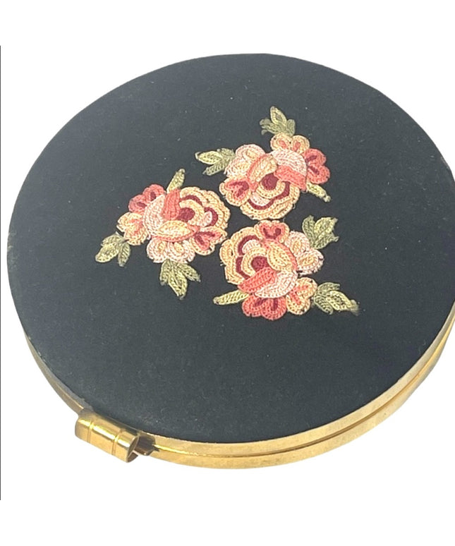 Vintage 1950s Cross stitch needlepoint flowers powder puff compact