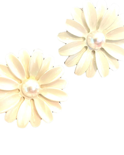 Vintage 1970s White metal faux pearl Daisey flower pierced earrings Summer fun!