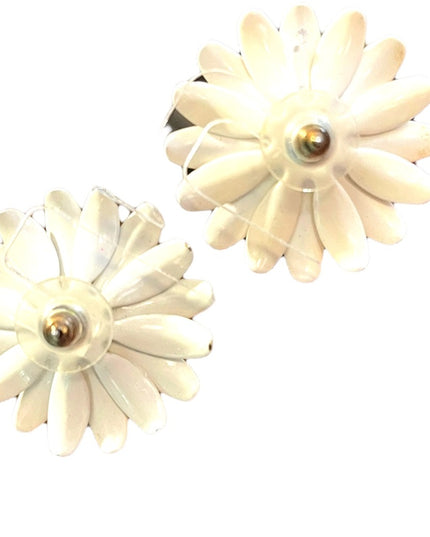 Vintage 1970s White metal faux pearl Daisey flower pierced earrings Summer fun!