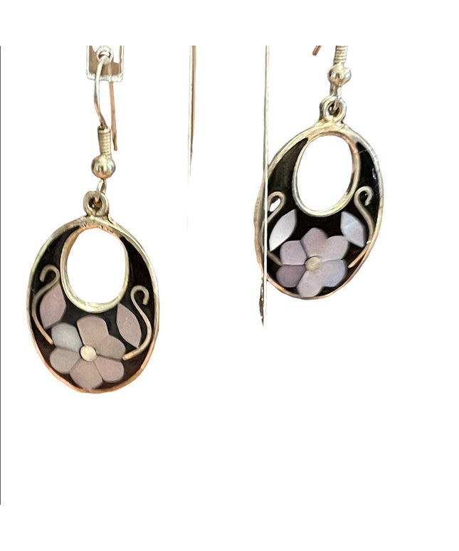 Vintage 1970s Black enamel pearl inlay flower MEXICO dangle earrings