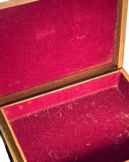 RAGINI KAKUBHA - JEWELRY BOX WITH GEMSTONE PAINTING Brass accents