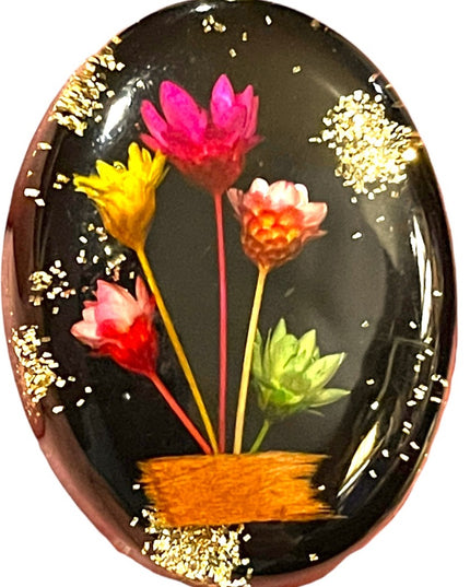 Vintage 1960s RESIN LUCITE real flower oval 3D brooch