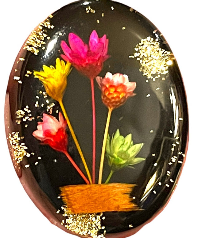 Vintage 1960s RESIN LUCITE real flower oval 3D brooch