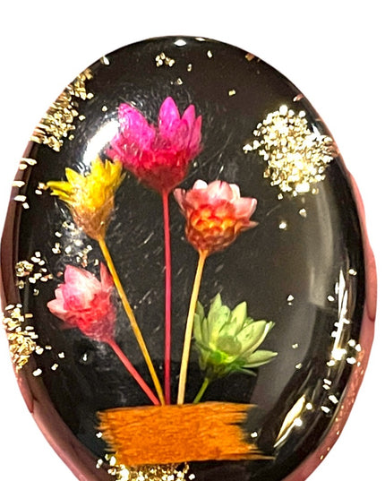 Vintage 1960s RESIN LUCITE real flower oval 3D brooch