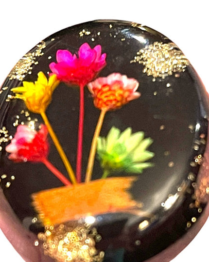 Vintage 1960s RESIN LUCITE real flower oval 3D brooch