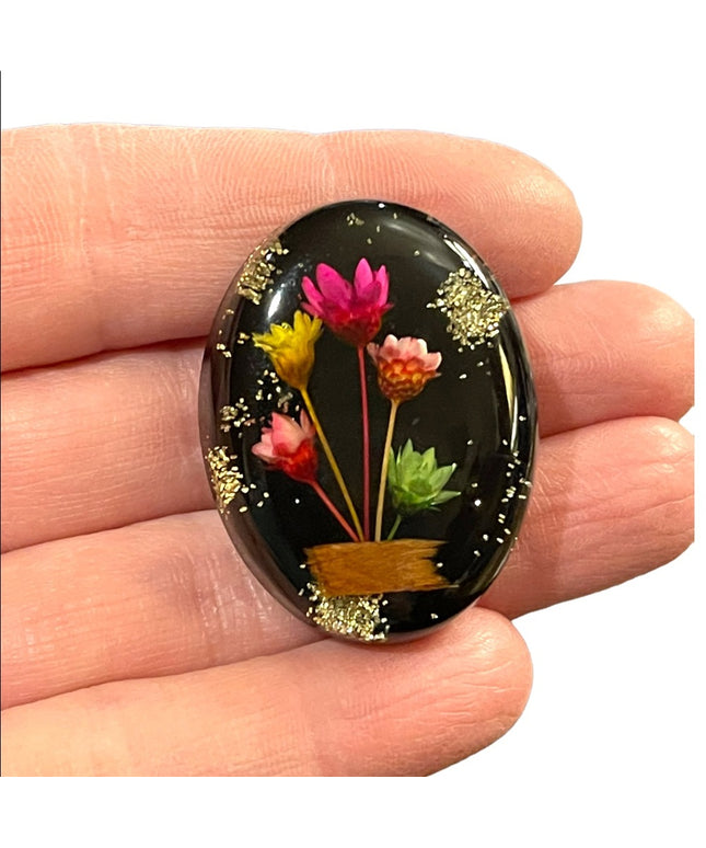 Vintage 1960s RESIN LUCITE real flower oval 3D brooch