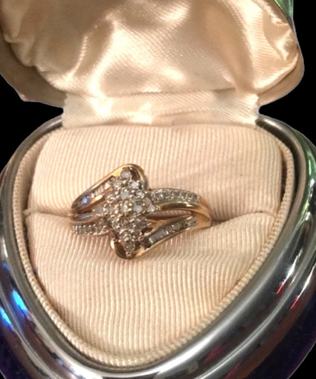 10k Gold Vintage diamond cluster ring w- appraisal