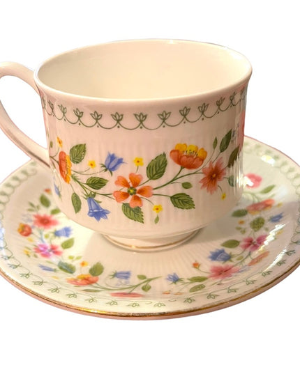 PARAGON TEA CUP AND SAUCER ROSES PATTERN "ANASTASIA