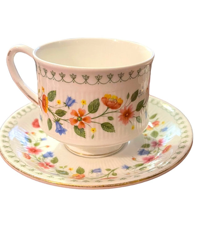 PARAGON TEA CUP AND SAUCER ROSES PATTERN "ANASTASIA