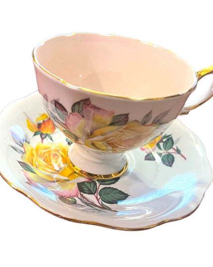 Vintage Royal Standard tea cup and saucer floral flower England roses