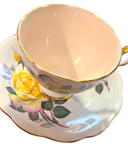 Vintage Royal Standard tea cup and saucer floral flower England roses