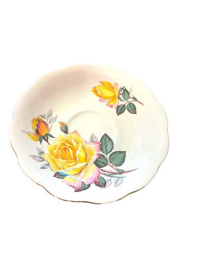 Vintage Royal Standard tea cup and saucer floral flower England roses